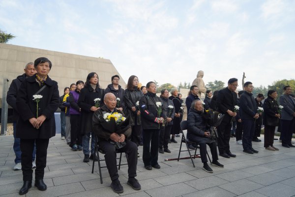 锐评｜88年，咱们恭候的何止一个谈歉